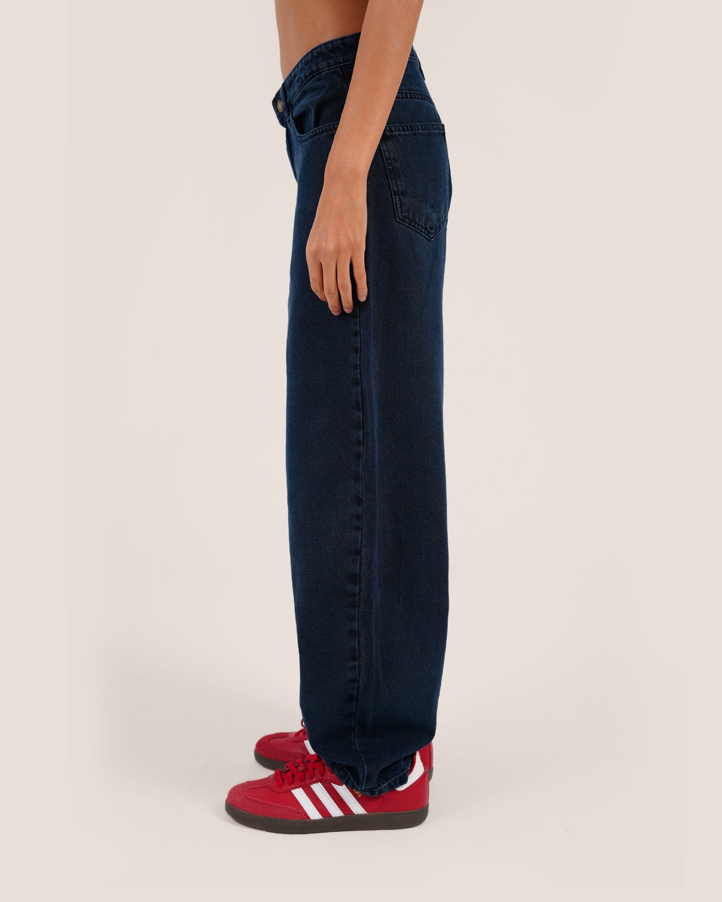 Dark blue washed barrel jeans